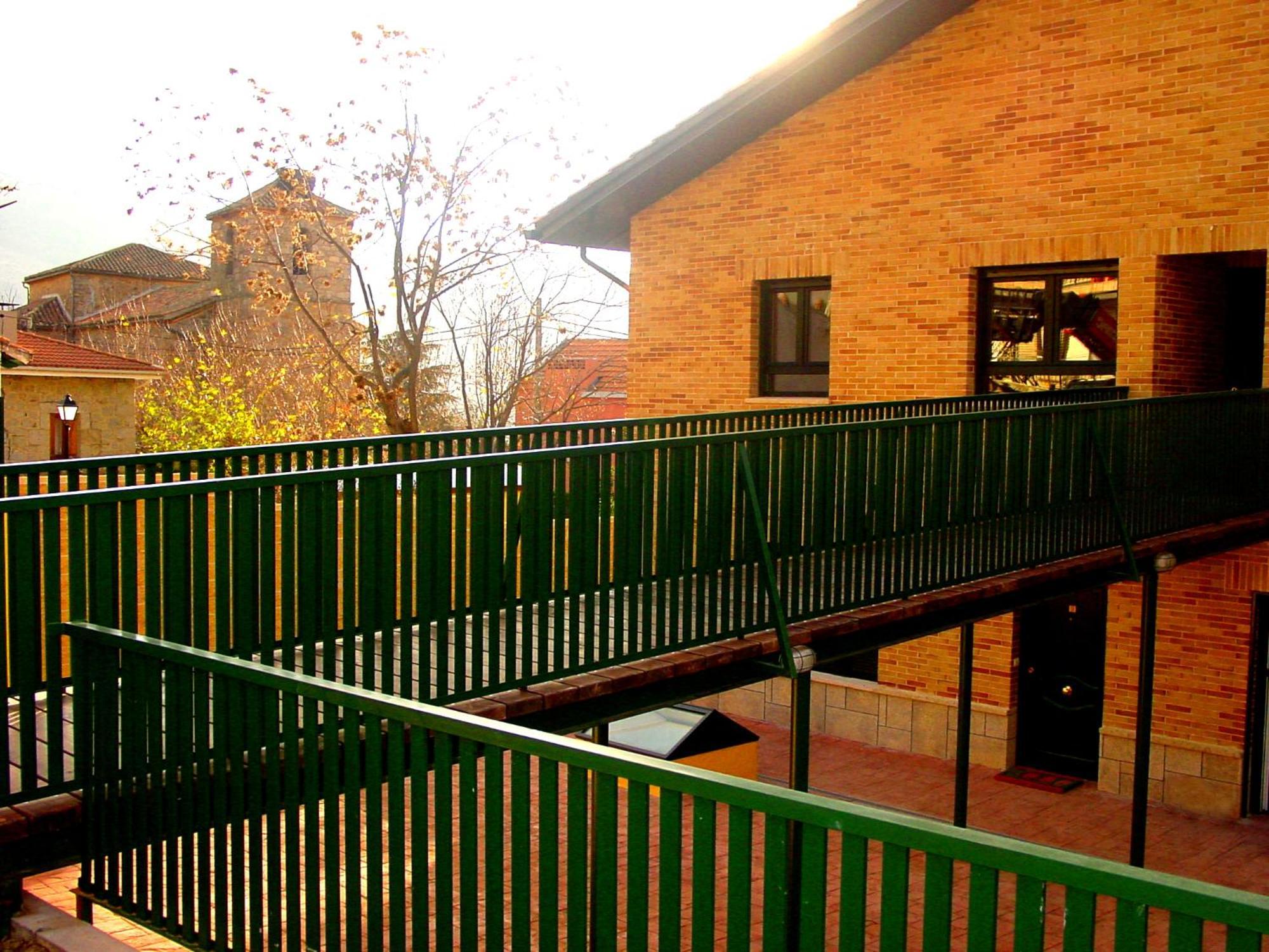 Apartahotel Rural Collarubio Luxury Collado Mediano Eksteriør billede